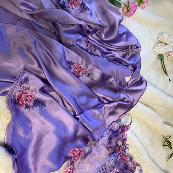 Victoria's Secret Purple Satin Robe with Floral embroidery lingerie - Picture 4 of 4